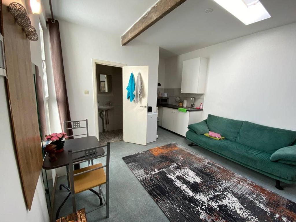 Sweet home Antwerpen room 6